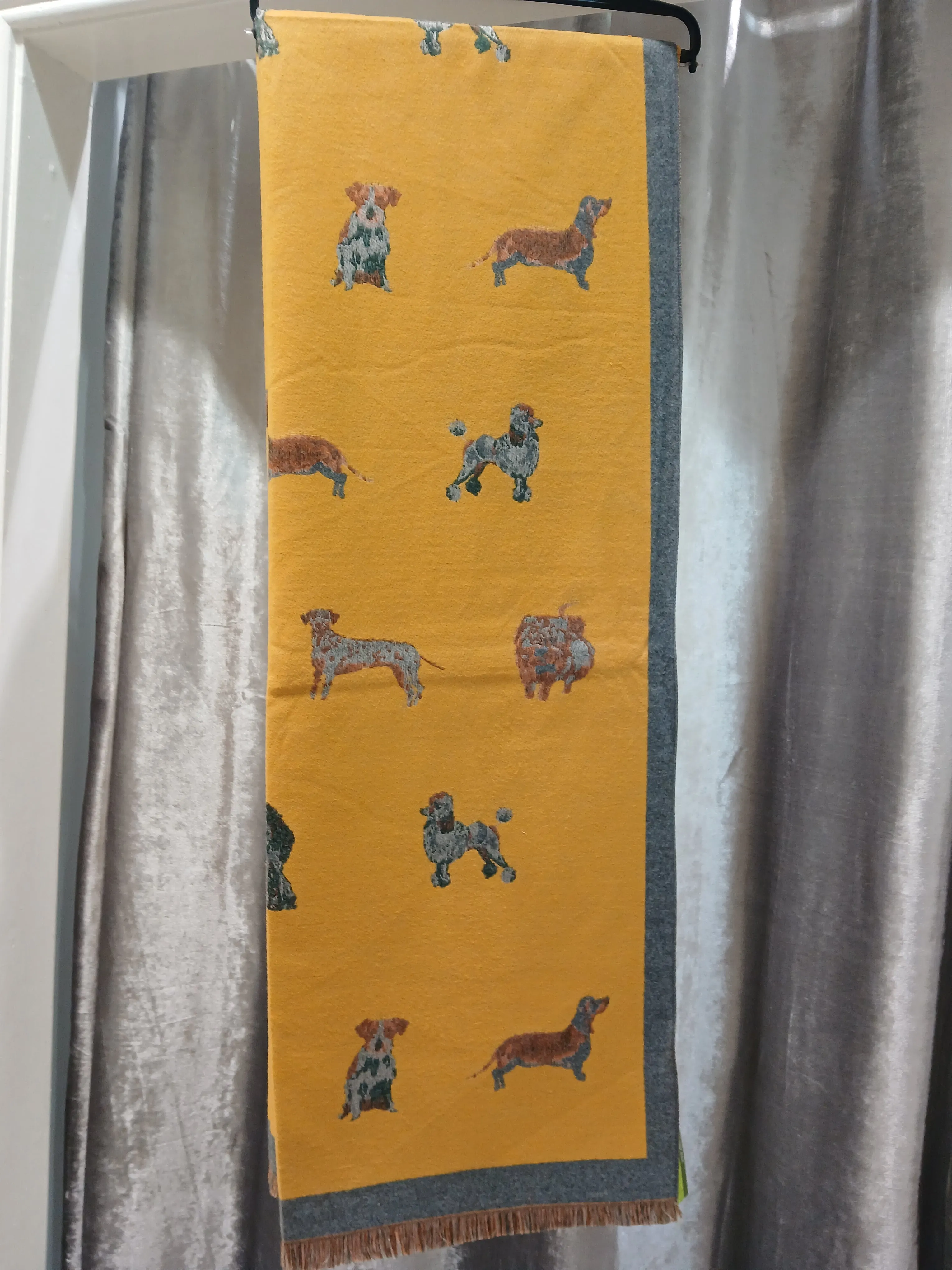 Dogs motif winter scarves