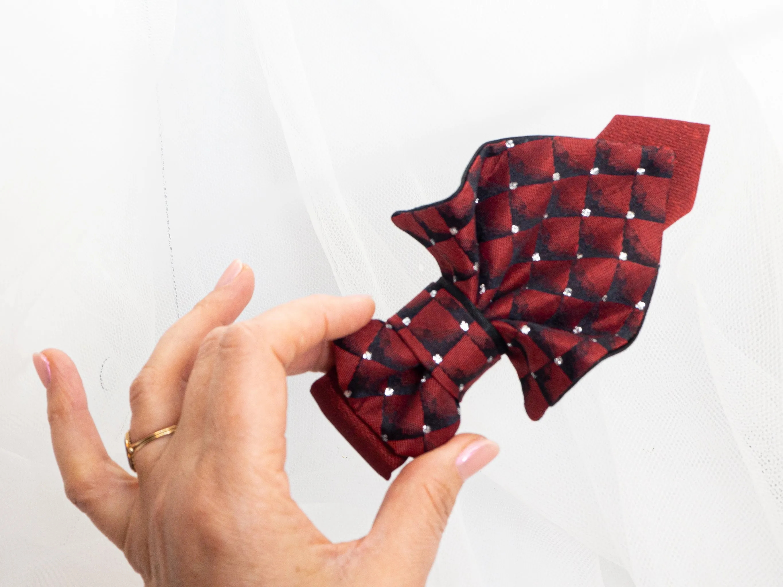 ELEGANT WOMEN' BOW TIE "BURGUNDY DIAMOND"